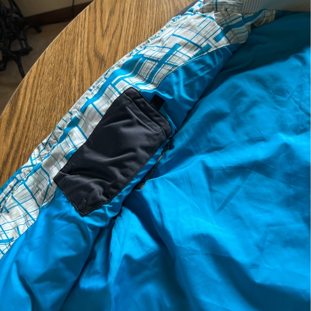 Oakley snowboard vest. - Picture 6 of 10